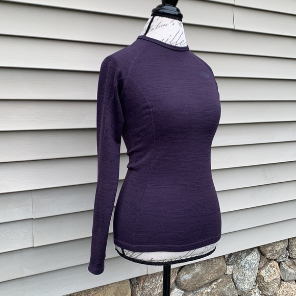 THE North Face Woman’s FlashDry Long-Sleeve Shirt - Eggplant - Picture 4 of 14